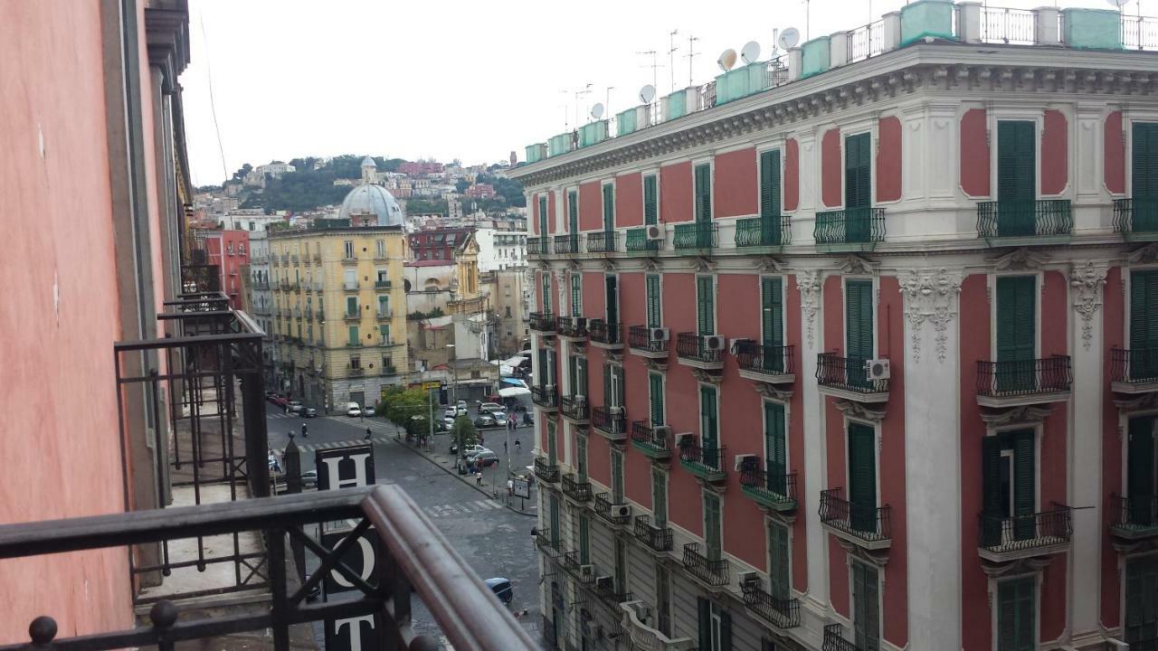 Una Casetta Al Centro Di Napoli Exterior photo
